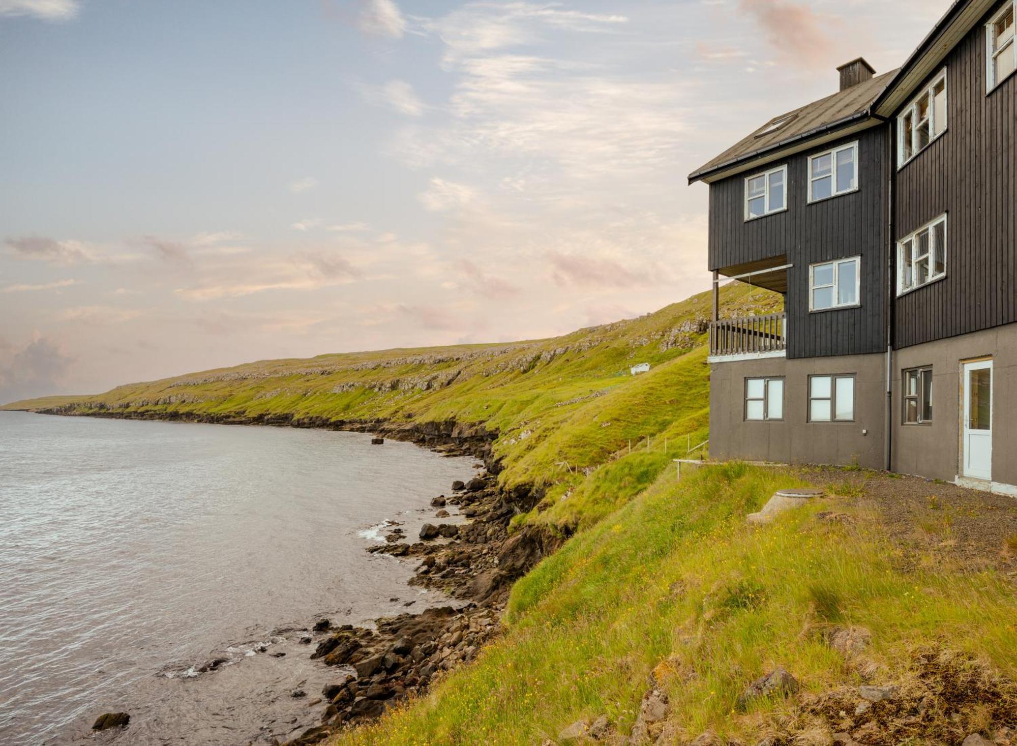 A Tromini Guesthouse Tórshavn Exteriör bild